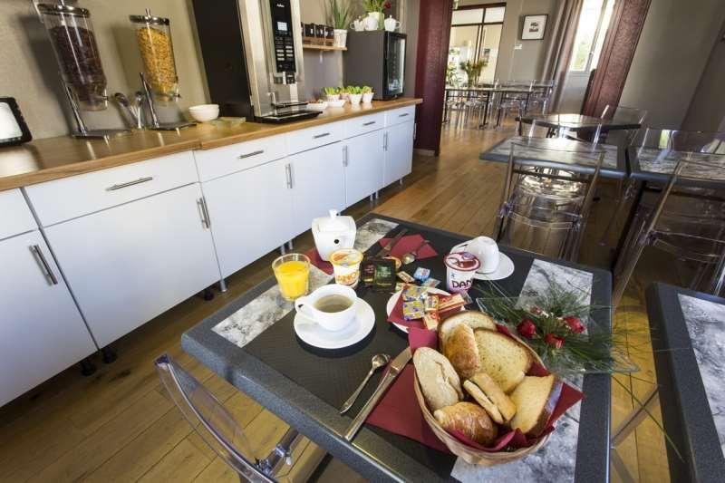 Brit Hotel Du Parc Niort Centre-Parking Gratuit ร้านอาหาร รูปภาพ