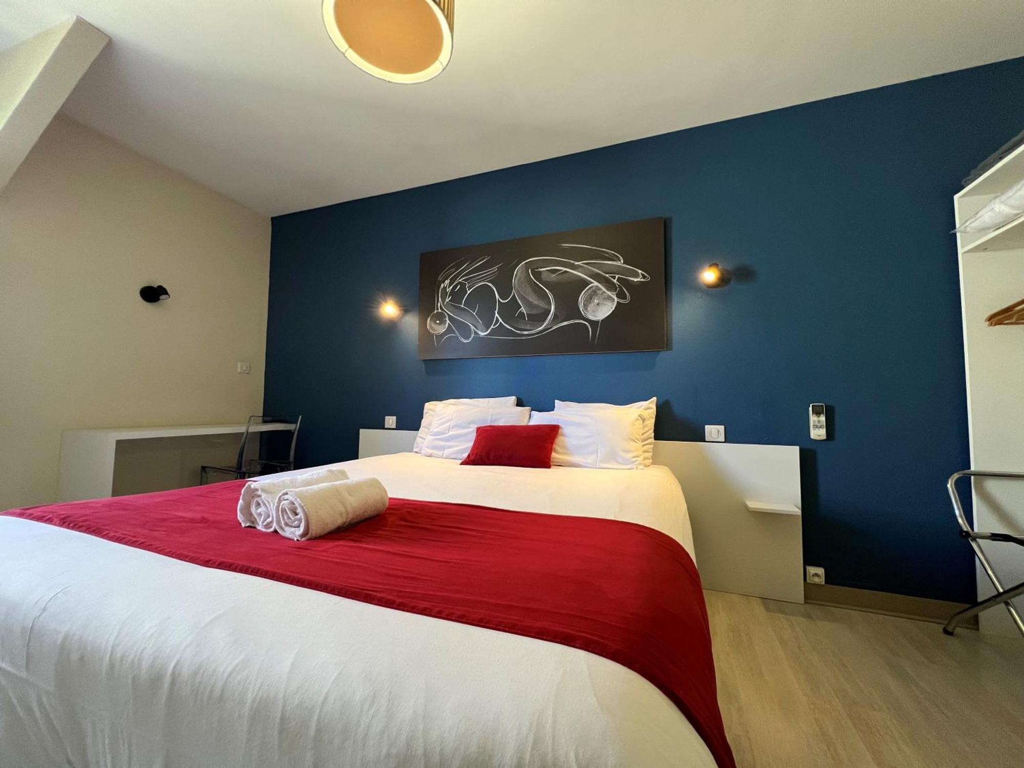 Brit Hotel Du Parc Niort Centre-Parking Gratuit ภายนอก รูปภาพ