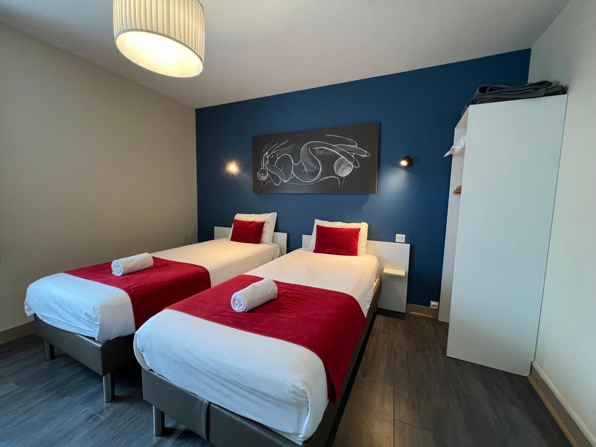 Brit Hotel Du Parc Niort Centre-Parking Gratuit ภายนอก รูปภาพ