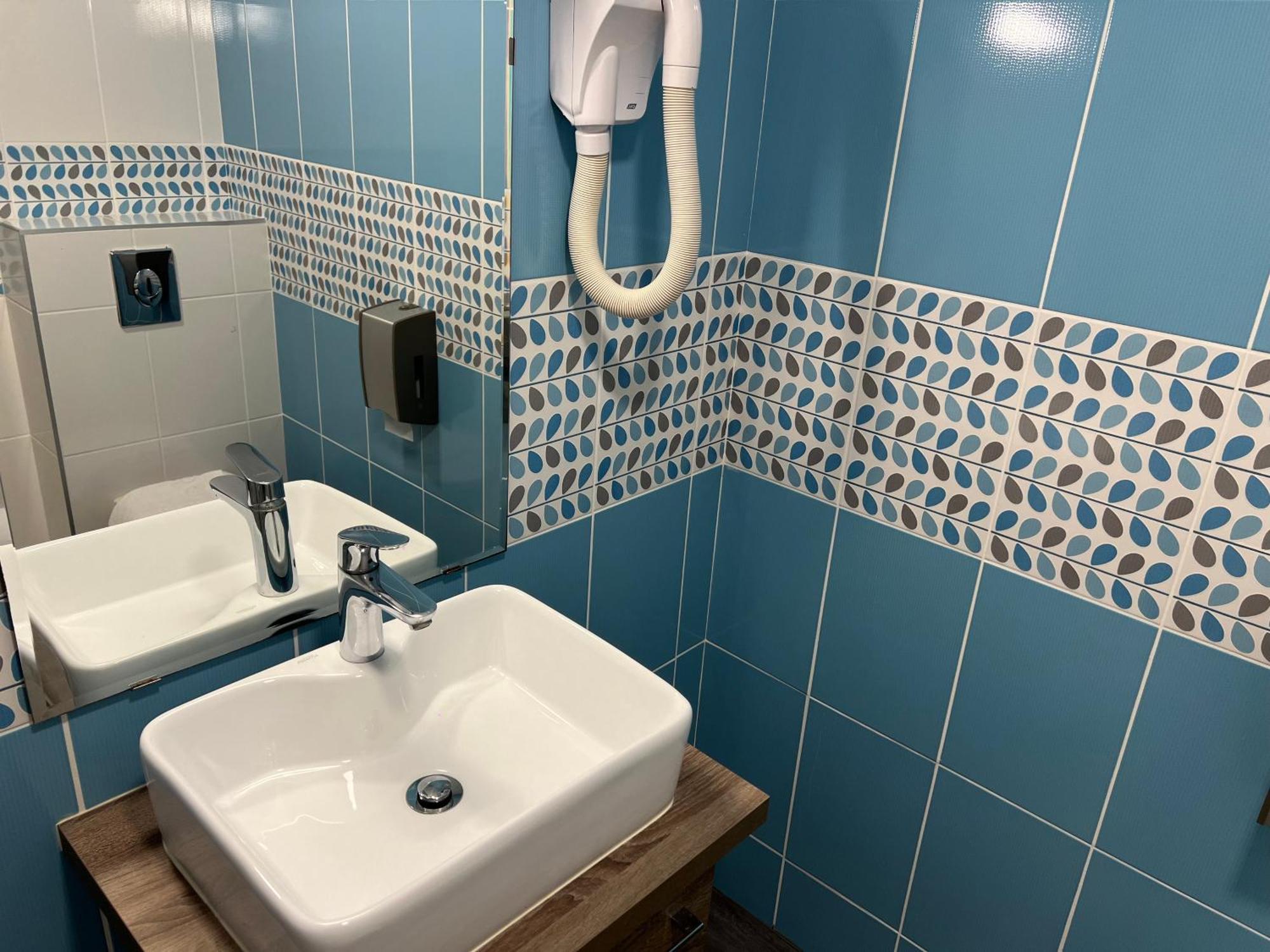 Brit Hotel Du Parc Niort Centre-Parking Gratuit ภายนอก รูปภาพ