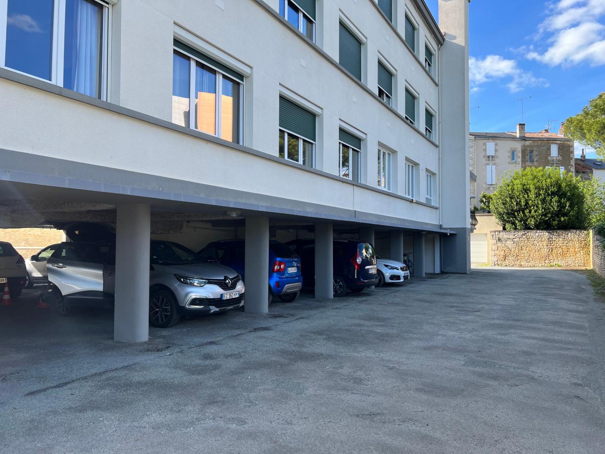 Brit Hotel Du Parc Niort Centre-Parking Gratuit ภายนอก รูปภาพ