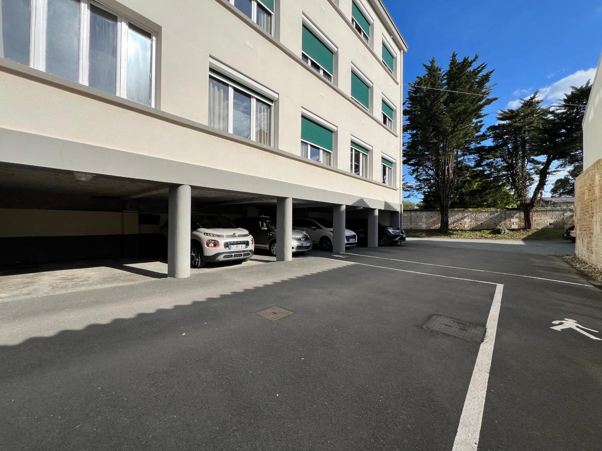 Brit Hotel Du Parc Niort Centre-Parking Gratuit ภายนอก รูปภาพ