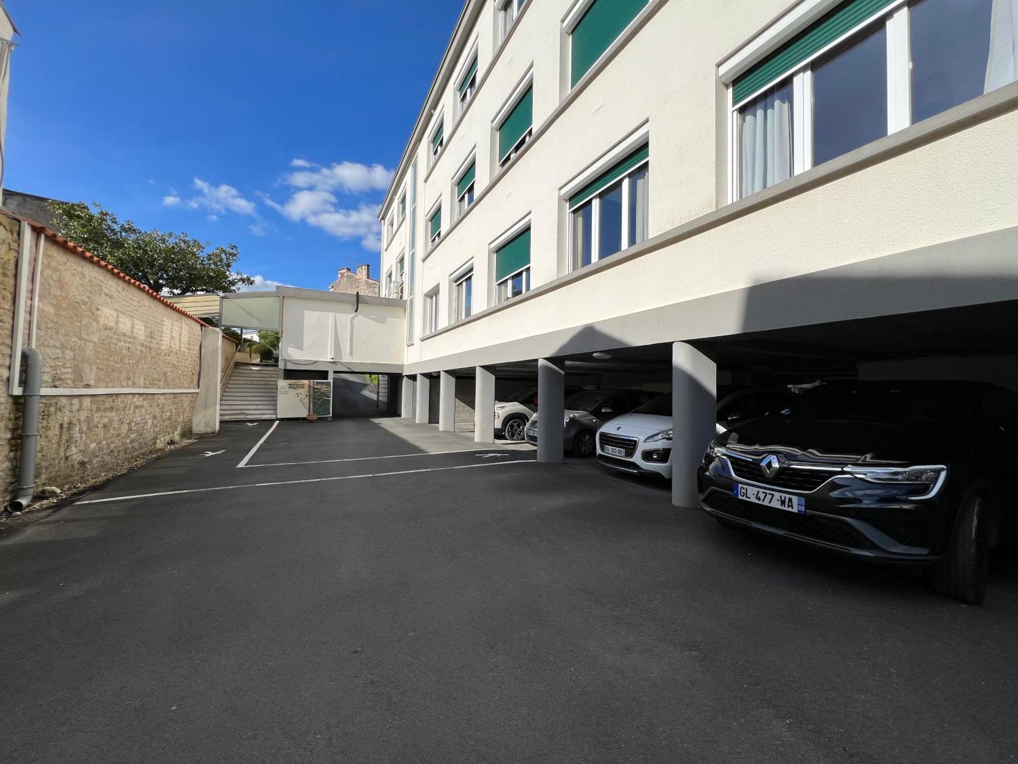 Brit Hotel Du Parc Niort Centre-Parking Gratuit ภายนอก รูปภาพ