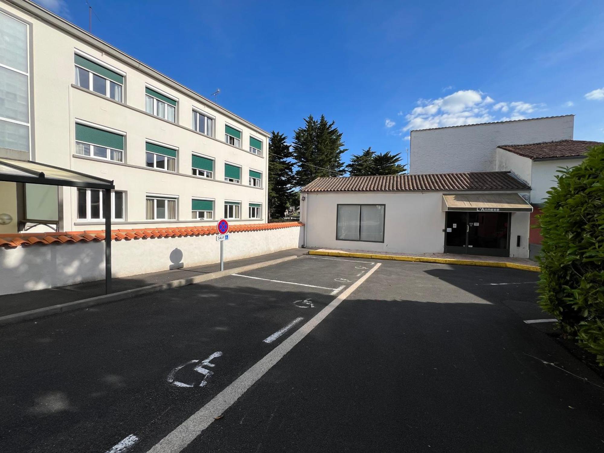 Brit Hotel Du Parc Niort Centre-Parking Gratuit ภายนอก รูปภาพ