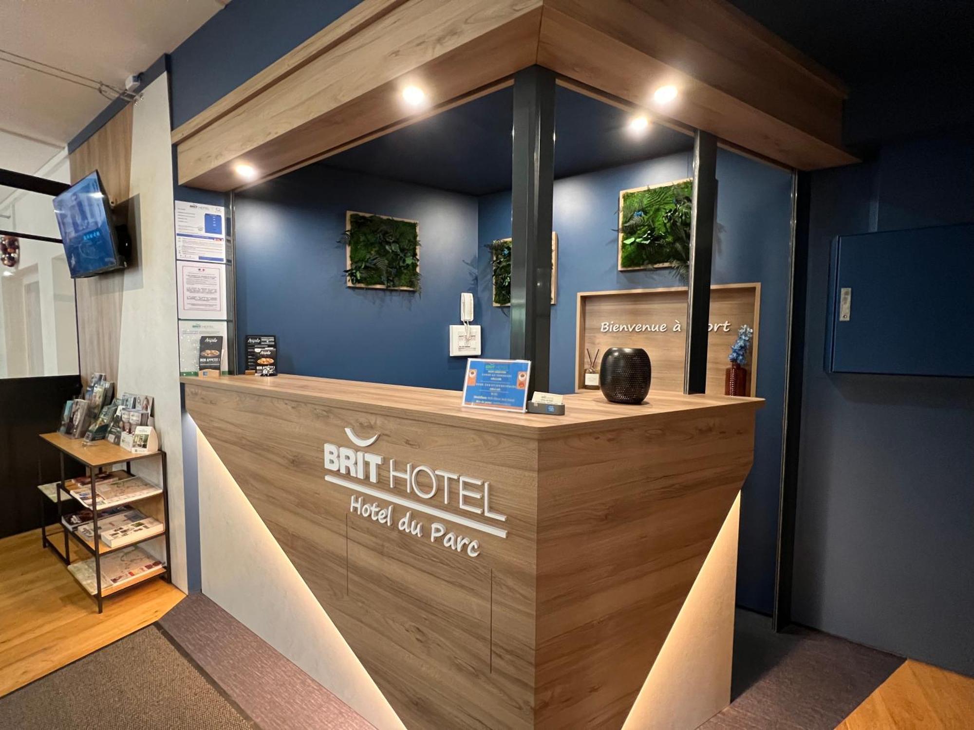Brit Hotel Du Parc Niort Centre-Parking Gratuit ภายนอก รูปภาพ