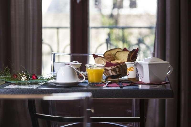 Brit Hotel Du Parc Niort Centre-Parking Gratuit ร้านอาหาร รูปภาพ