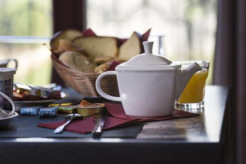 Brit Hotel Du Parc Niort Centre-Parking Gratuit ร้านอาหาร รูปภาพ