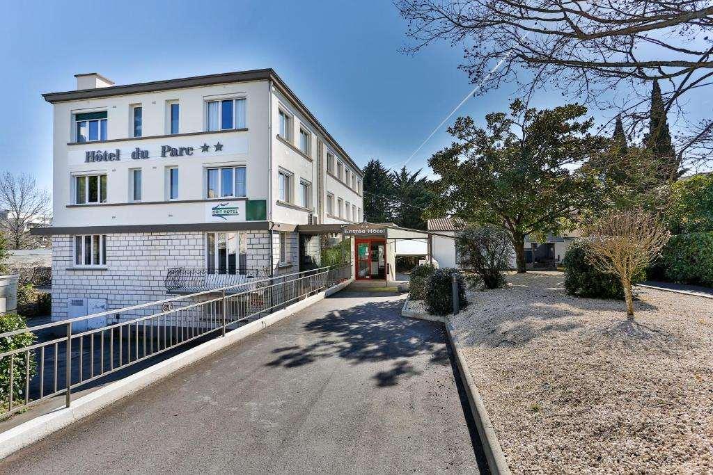 Brit Hotel Du Parc Niort Centre-Parking Gratuit ภายนอก รูปภาพ