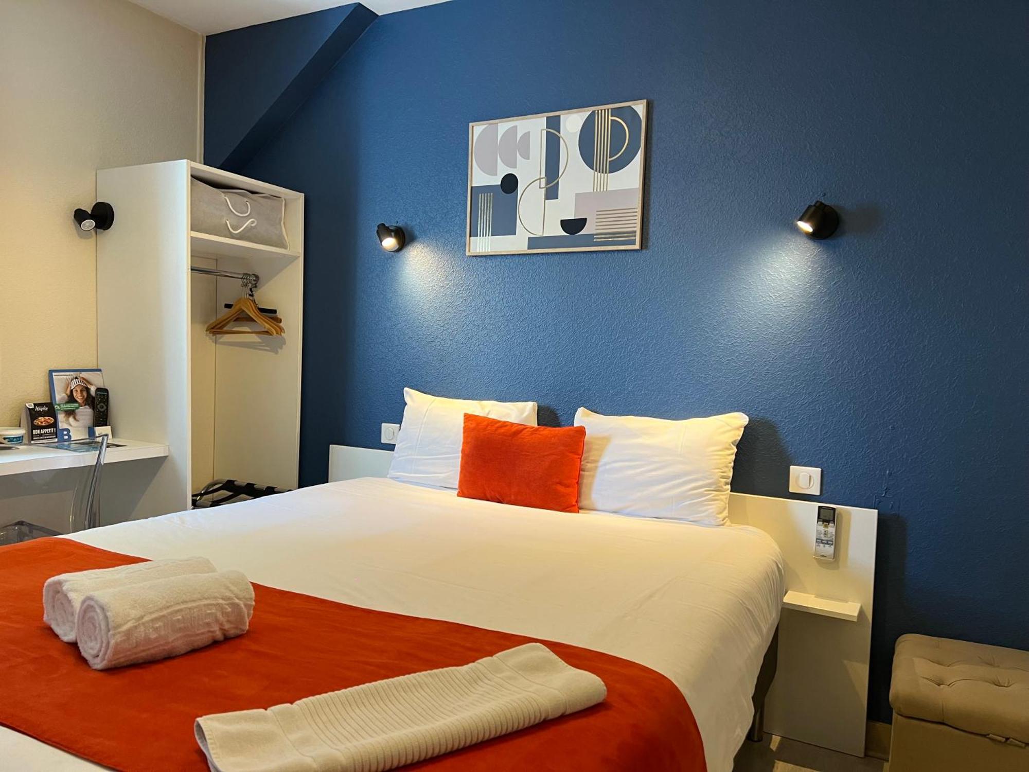 Brit Hotel Du Parc Niort Centre-Parking Gratuit ภายนอก รูปภาพ