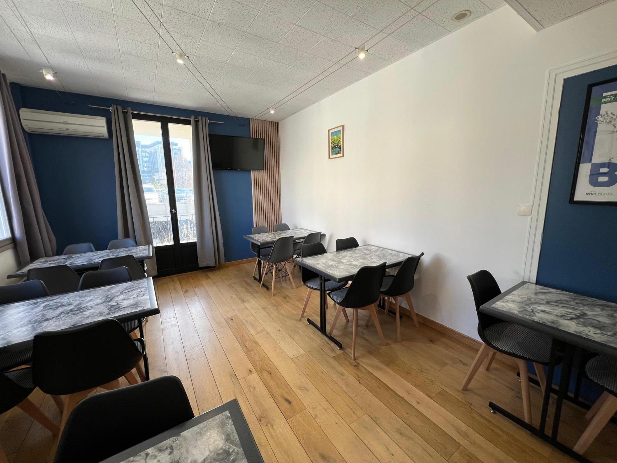 Brit Hotel Du Parc Niort Centre-Parking Gratuit ภายนอก รูปภาพ