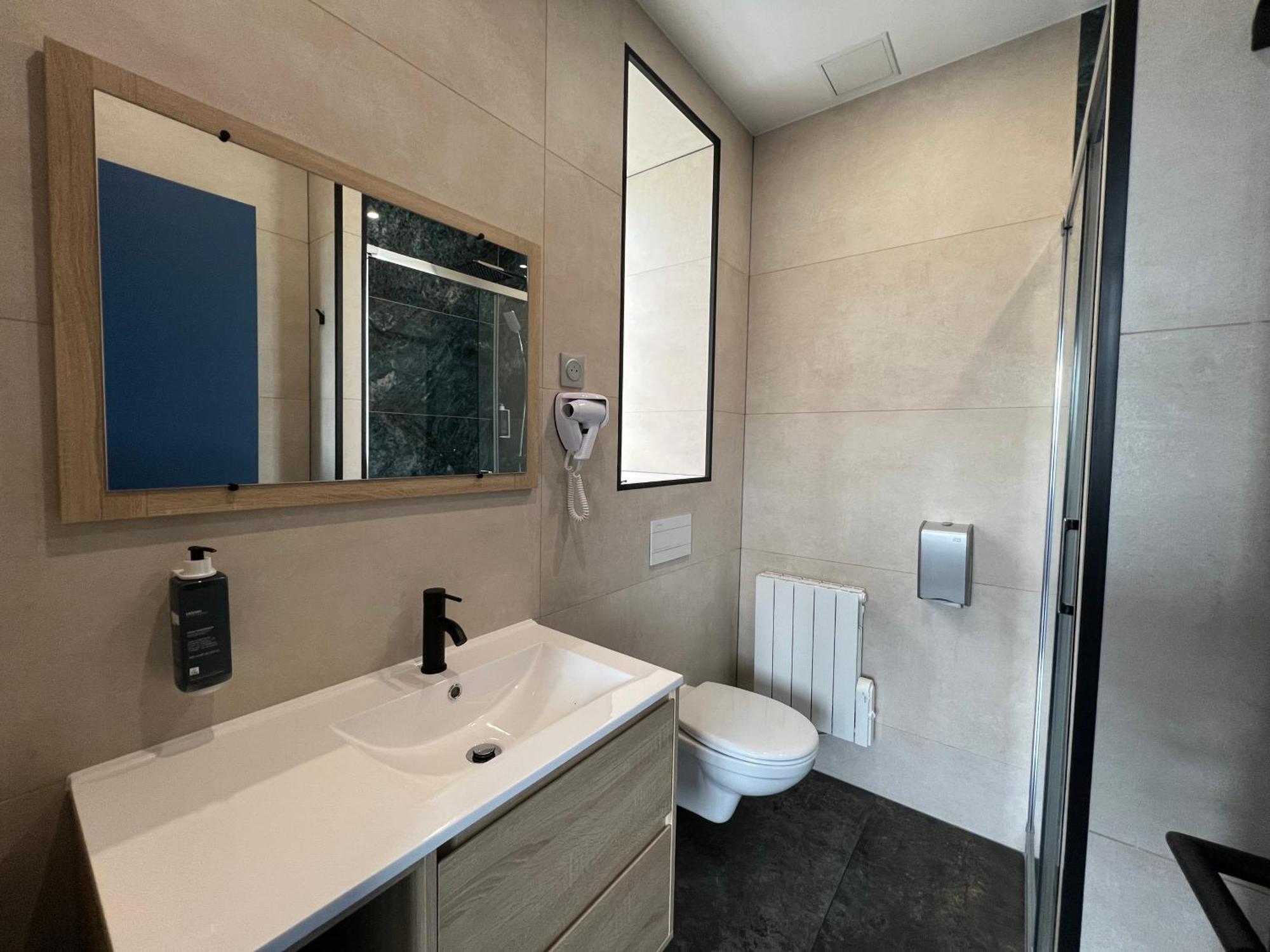 Brit Hotel Du Parc Niort Centre-Parking Gratuit ภายนอก รูปภาพ