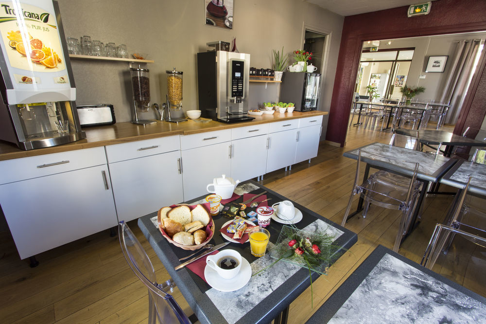 Brit Hotel Du Parc Niort Centre-Parking Gratuit ภายนอก รูปภาพ