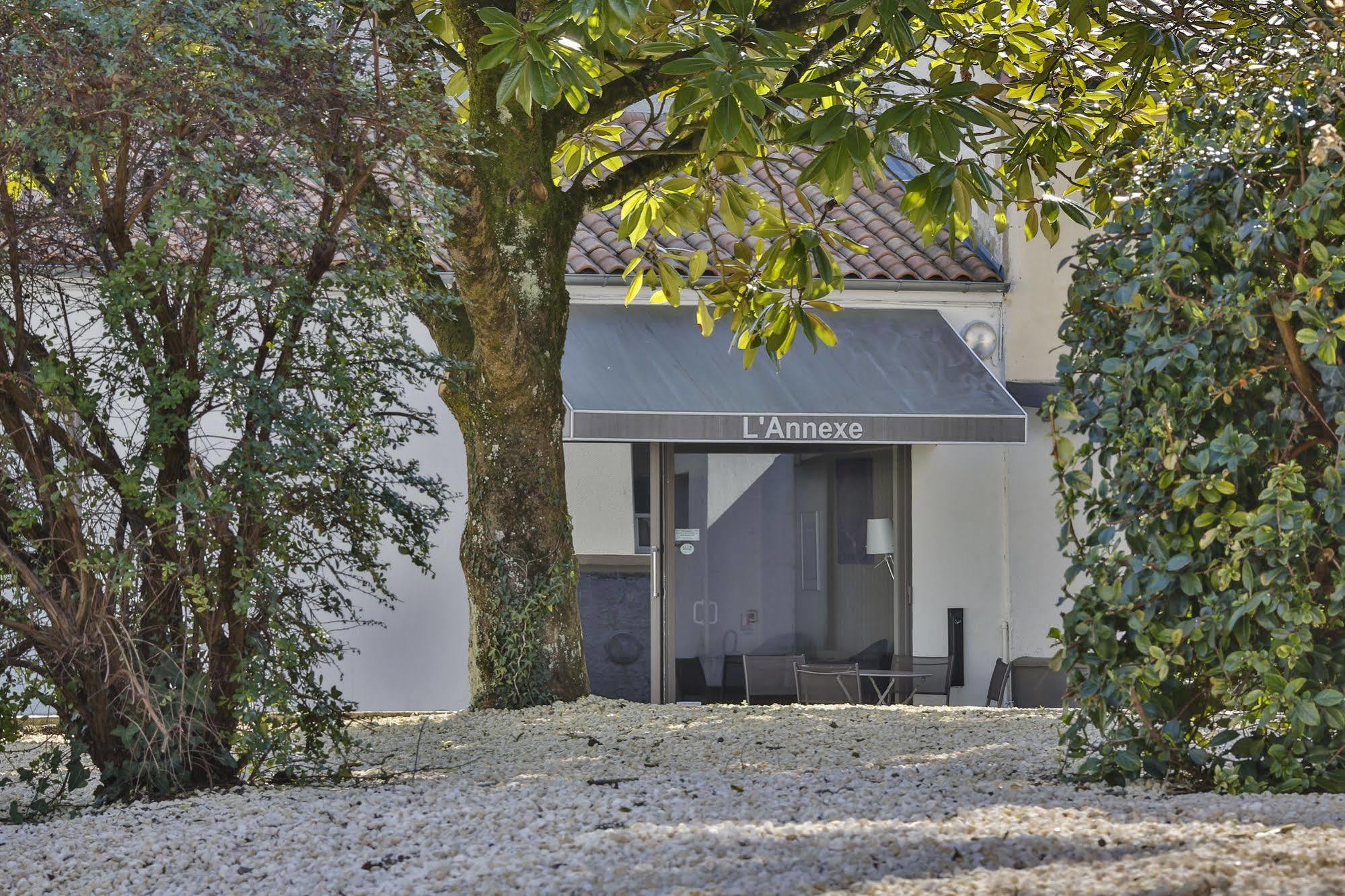 Brit Hotel Du Parc Niort Centre-Parking Gratuit ภายนอก รูปภาพ